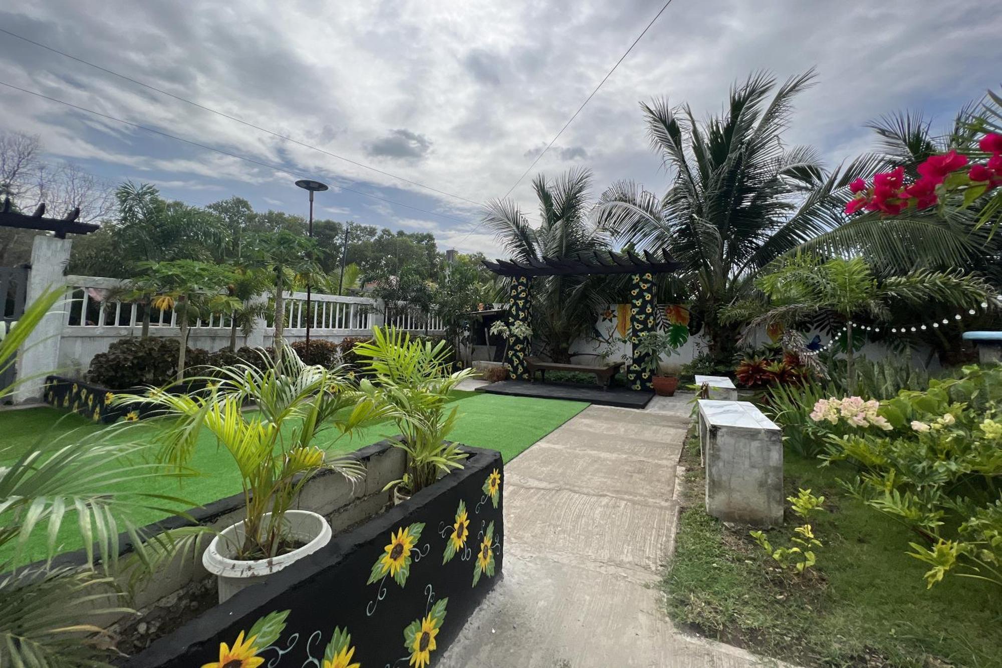 Lover'S Point Beach Front Resort Лиан Экстерьер фото